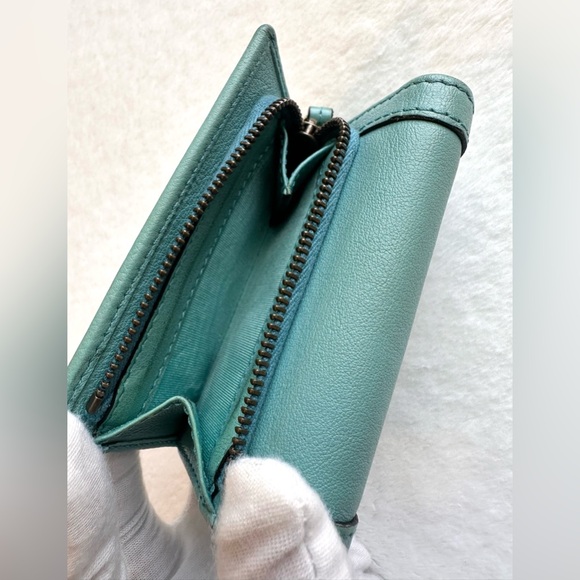 GUCCI 
Wonka Grain Calfskin Diana Tri-Fold Wallet Dusty Azure - Picture 15 of 15